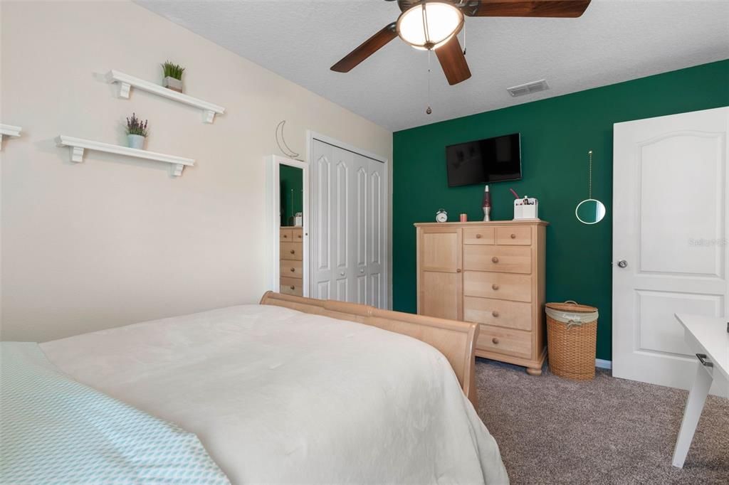 Под контрактом: $398,500 (3 спален, 2 ванн, 1745 Квадратных фут)