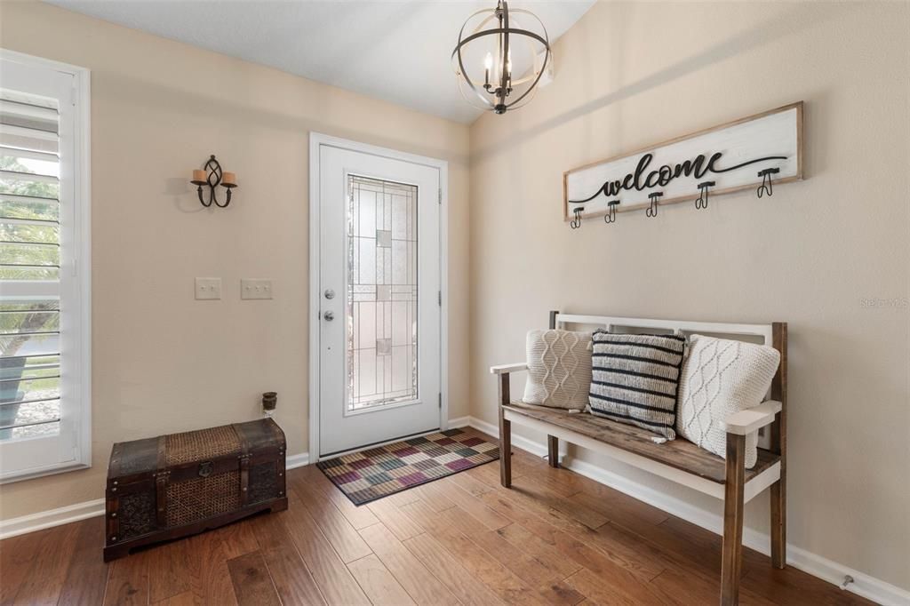 Под контрактом: $398,500 (3 спален, 2 ванн, 1745 Квадратных фут)