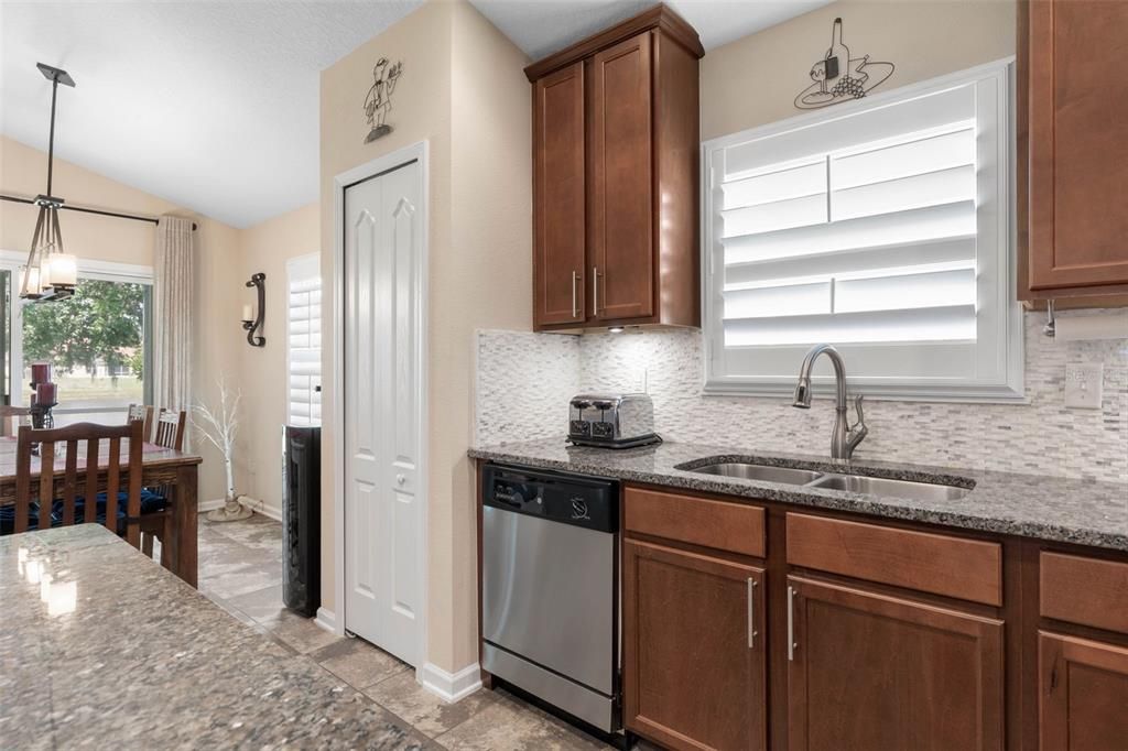 Под контрактом: $398,500 (3 спален, 2 ванн, 1745 Квадратных фут)