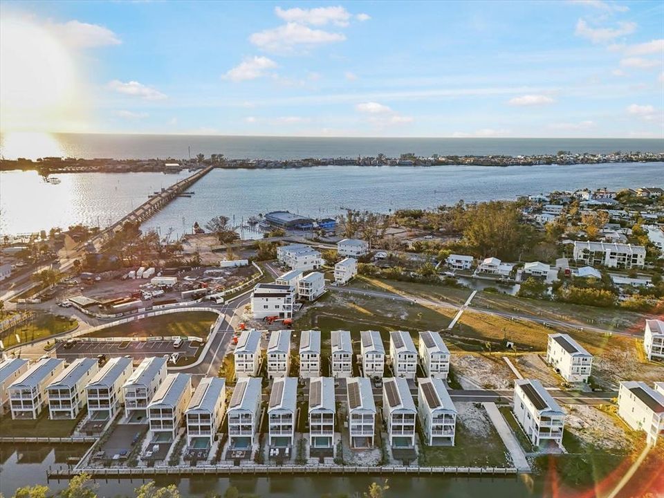 Под контрактом: $1,780,000 (4 спален, 2 ванн, 1809 Квадратных фут)