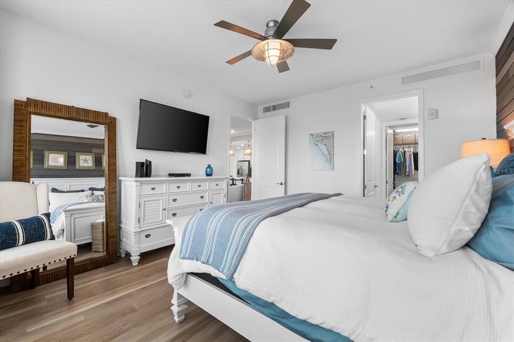 合同活跃: $799,999 (3 贝兹, 3 浴室, 1664 平方英尺)