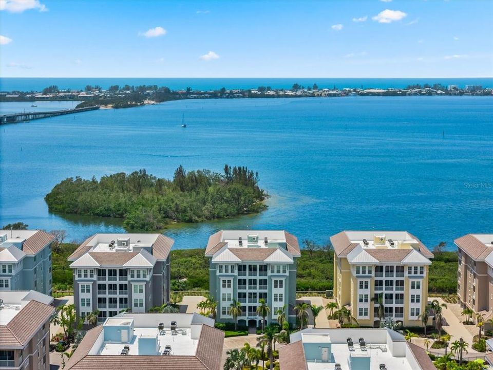 合同活跃: $799,999 (3 贝兹, 3 浴室, 1664 平方英尺)