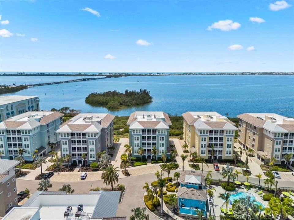 合同活跃: $799,999 (3 贝兹, 3 浴室, 1664 平方英尺)