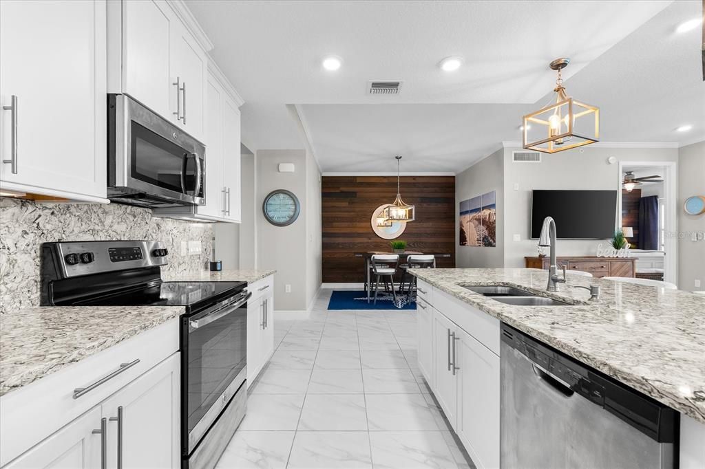 合同活跃: $799,999 (3 贝兹, 3 浴室, 1664 平方英尺)