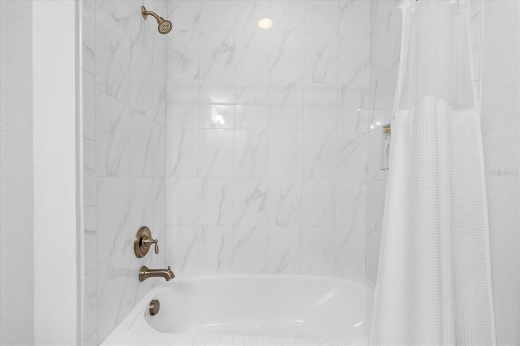 合同活跃: $799,999 (3 贝兹, 3 浴室, 1664 平方英尺)