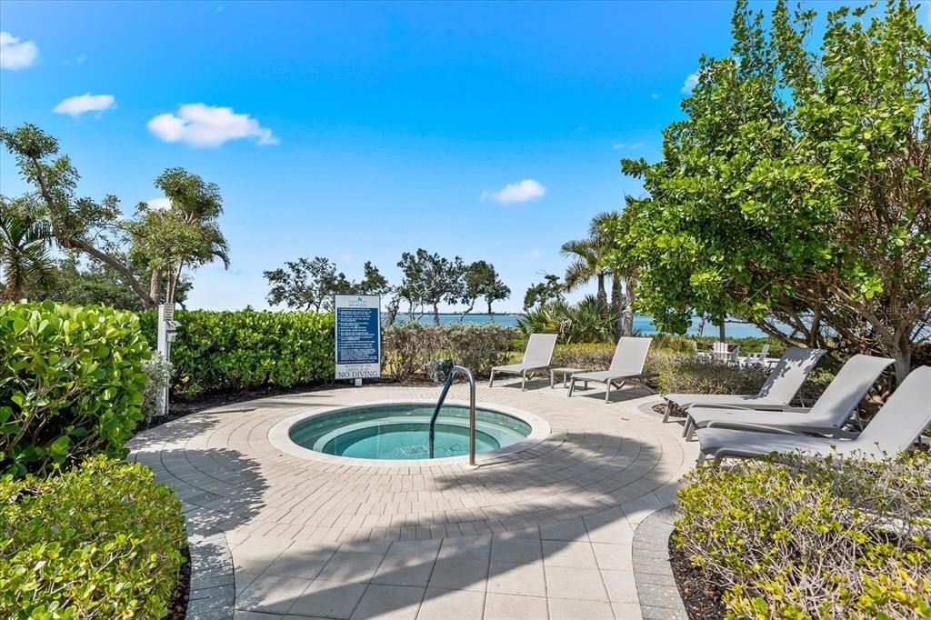 合同活跃: $799,999 (3 贝兹, 3 浴室, 1664 平方英尺)