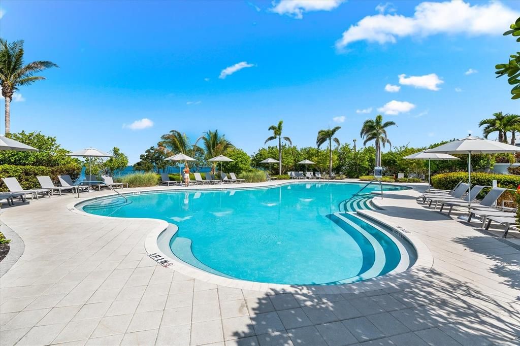 合同活跃: $799,999 (3 贝兹, 3 浴室, 1664 平方英尺)