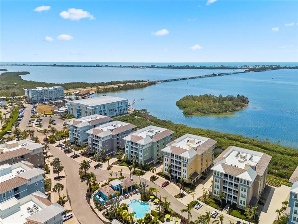 合同活跃: $799,999 (3 贝兹, 3 浴室, 1664 平方英尺)