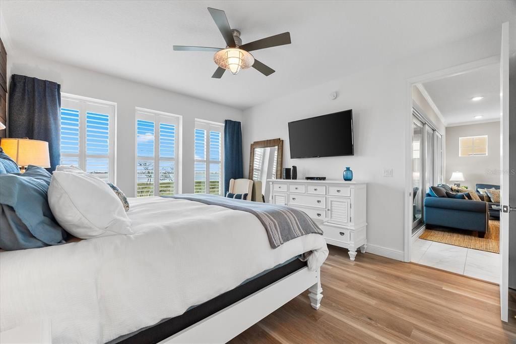 合同活跃: $799,999 (3 贝兹, 3 浴室, 1664 平方英尺)