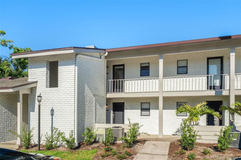 Vendido Recientemente: $299,000 (2 camas, 2 baños, 890 Pies cuadrados)