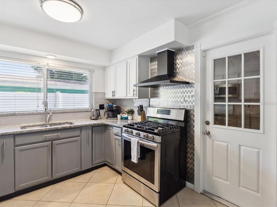 For Sale: $435,000 (3 beds, 2 baths, 1358 Square Feet)