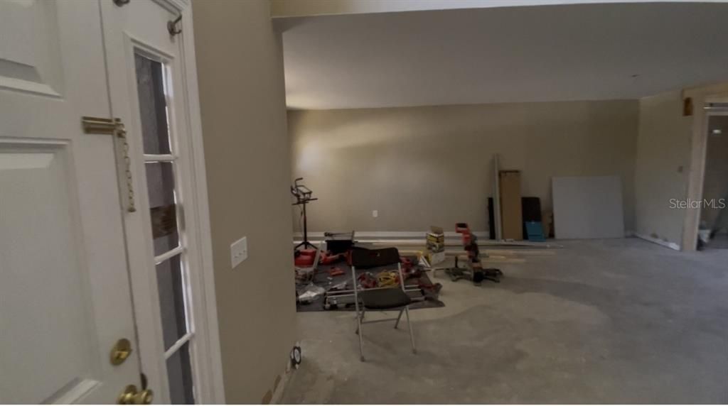 Active With Contract: $199,990 (6 beds, 4 baths, 3884 Square Feet)