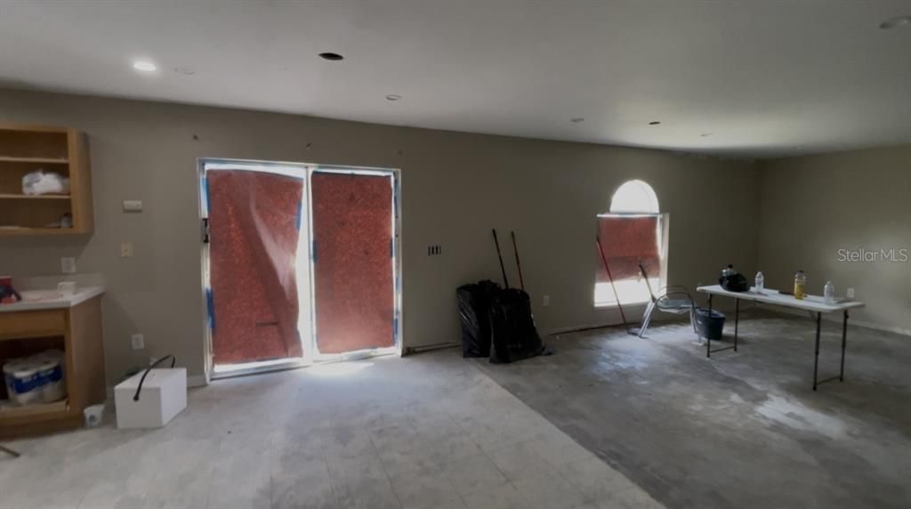 Active With Contract: $199,990 (6 beds, 4 baths, 3884 Square Feet)