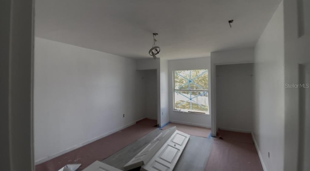 Active With Contract: $199,990 (6 beds, 4 baths, 3884 Square Feet)