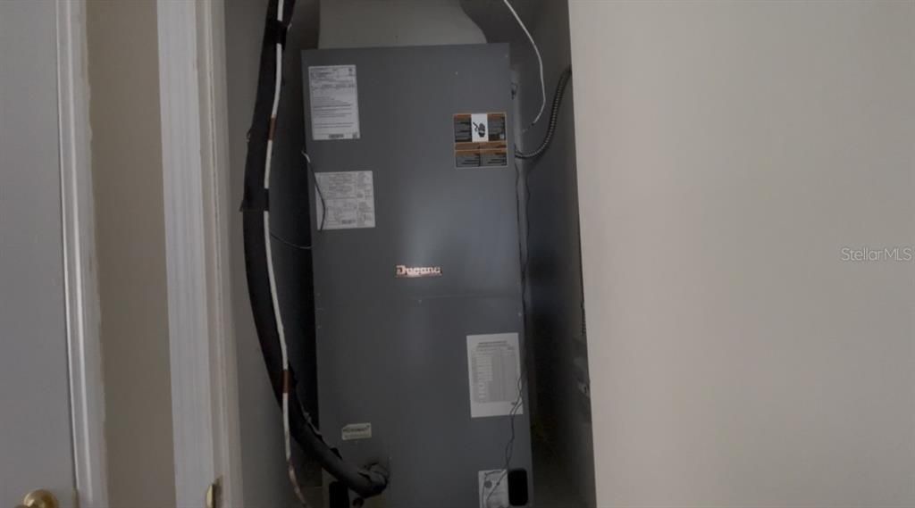 Active With Contract: $199,990 (6 beds, 4 baths, 3884 Square Feet)