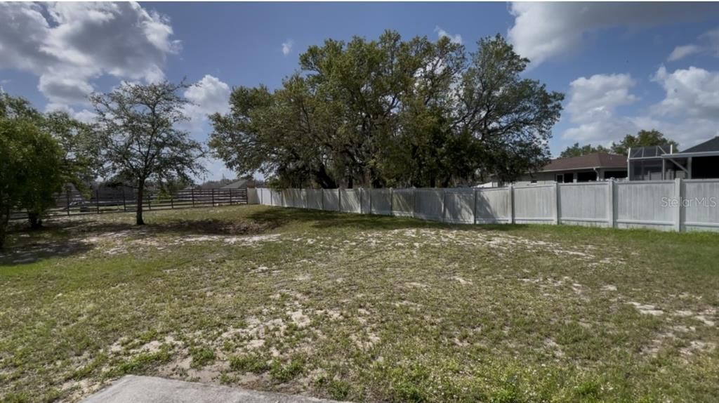 Active With Contract: $199,990 (6 beds, 4 baths, 3884 Square Feet)