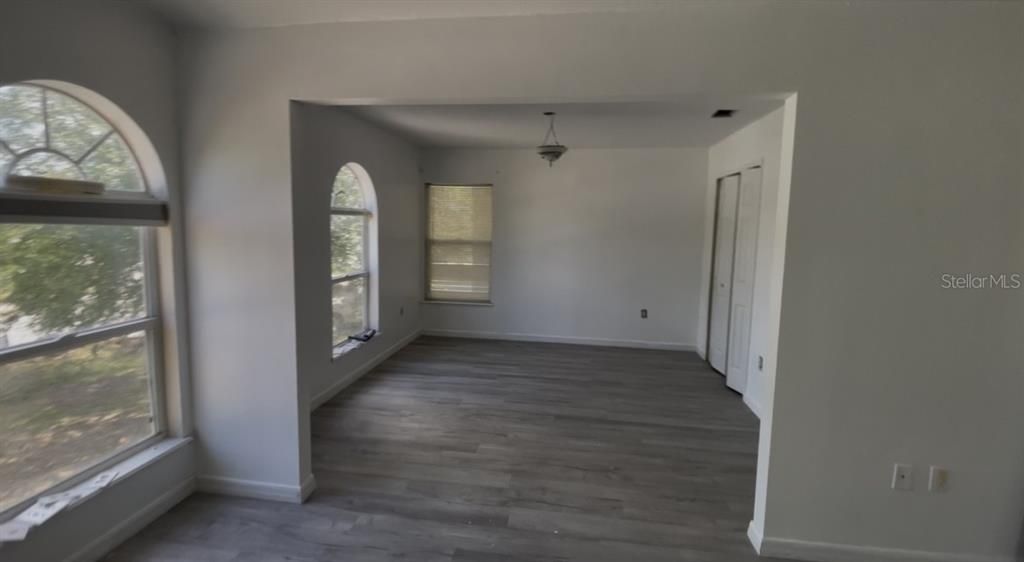 Active With Contract: $199,990 (6 beds, 4 baths, 3884 Square Feet)