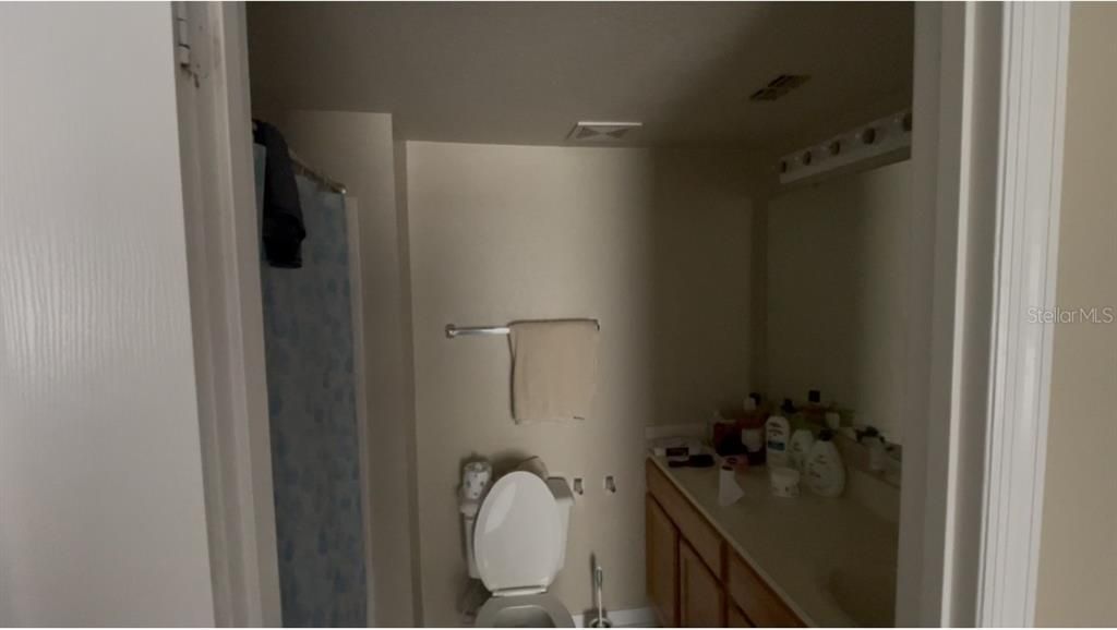 Active With Contract: $199,990 (6 beds, 4 baths, 3884 Square Feet)