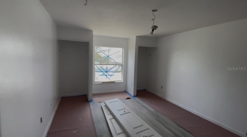 Active With Contract: $199,990 (6 beds, 4 baths, 3884 Square Feet)