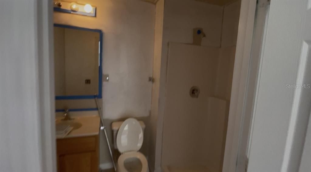 Active With Contract: $199,990 (6 beds, 4 baths, 3884 Square Feet)