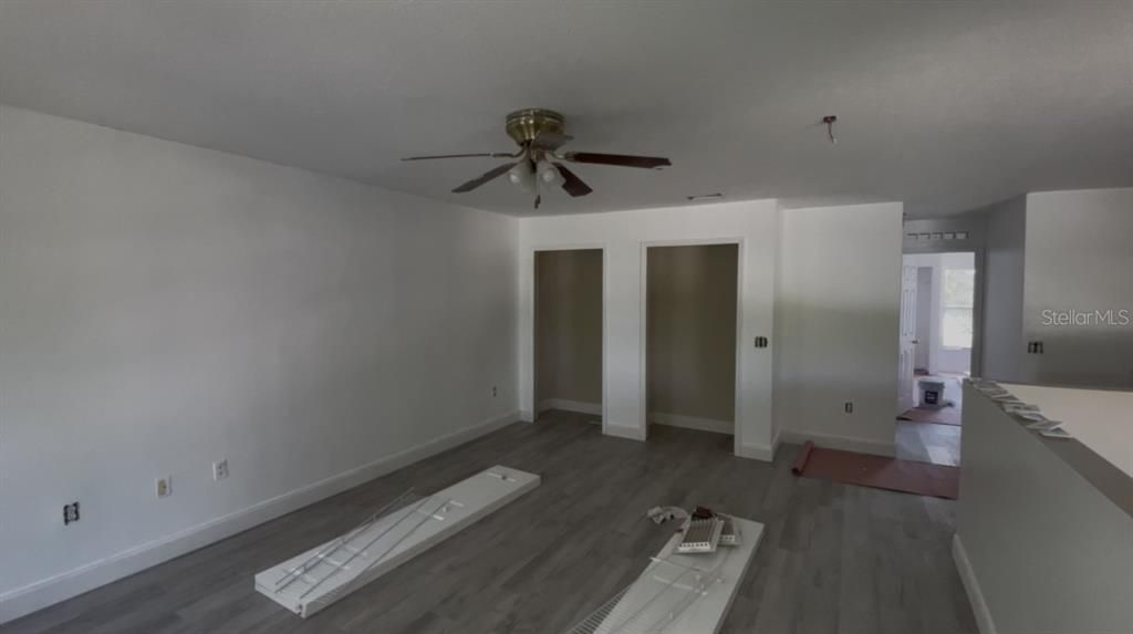 Active With Contract: $199,990 (6 beds, 4 baths, 3884 Square Feet)