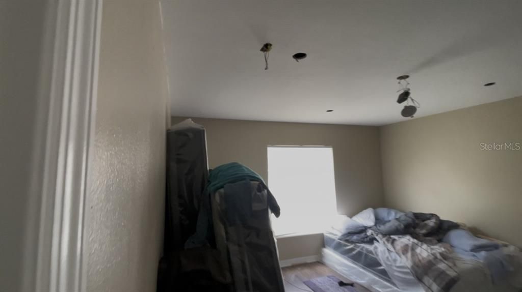 Active With Contract: $199,990 (6 beds, 4 baths, 3884 Square Feet)