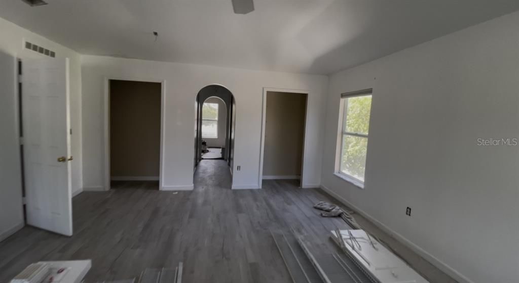 Active With Contract: $199,990 (6 beds, 4 baths, 3884 Square Feet)