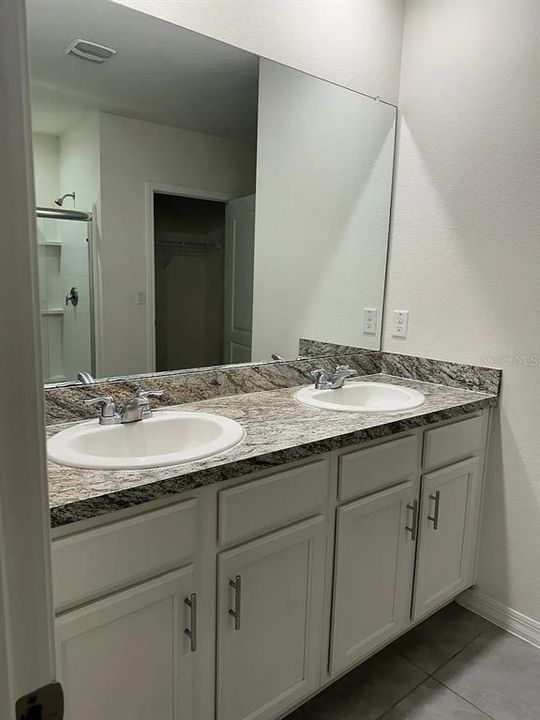 En Venta: $315,000 (4 camas, 2 baños, 2078 Pies cuadrados)