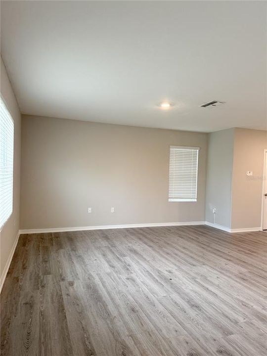 En Venta: $315,000 (4 camas, 2 baños, 2078 Pies cuadrados)