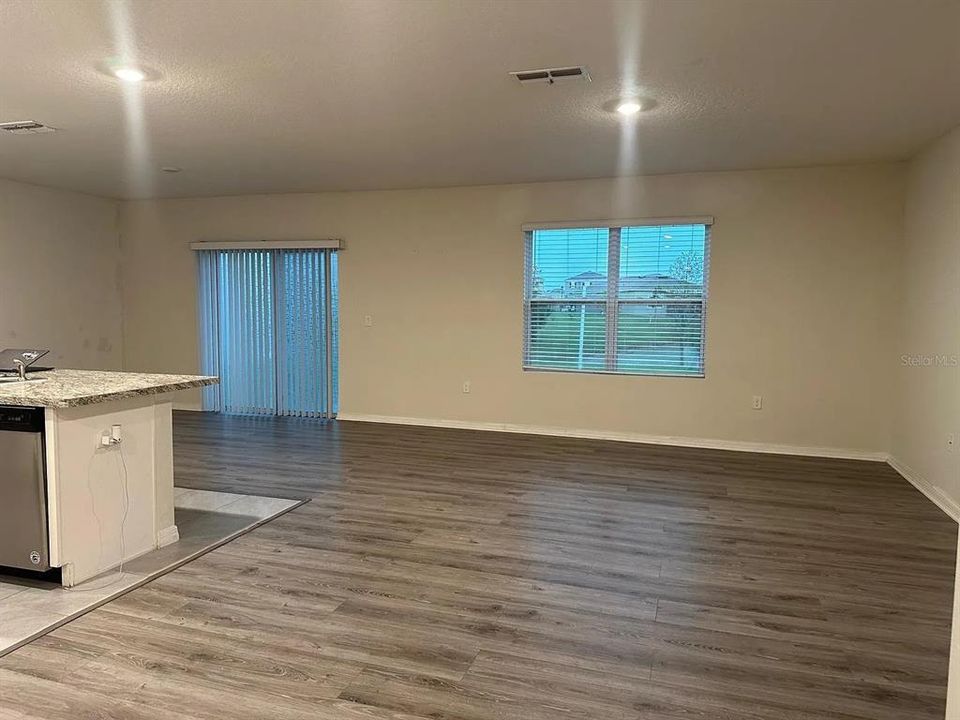 En Venta: $315,000 (4 camas, 2 baños, 2078 Pies cuadrados)