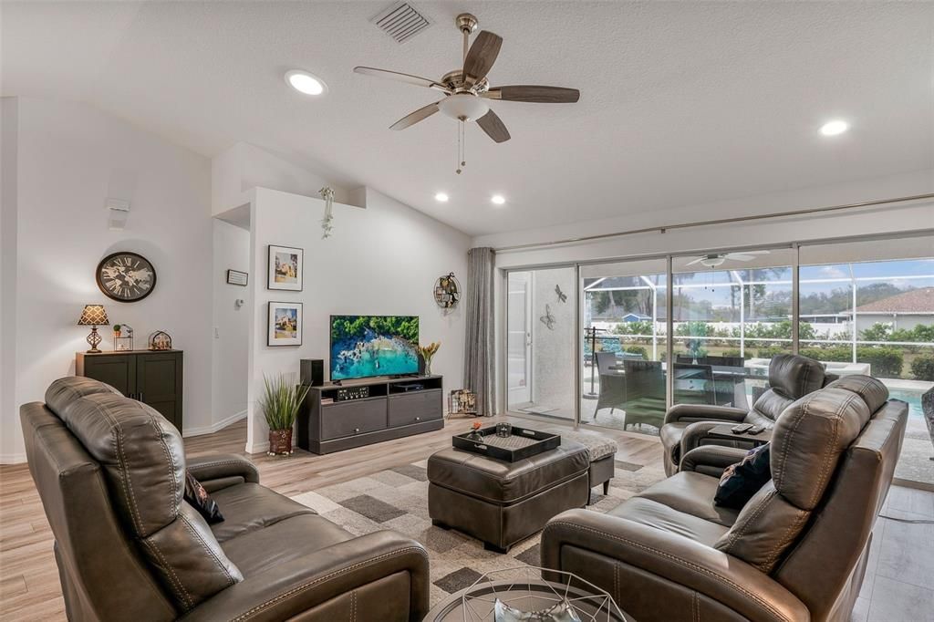 For Sale: $449,000 (4 beds, 2 baths, 1944 Square Feet)