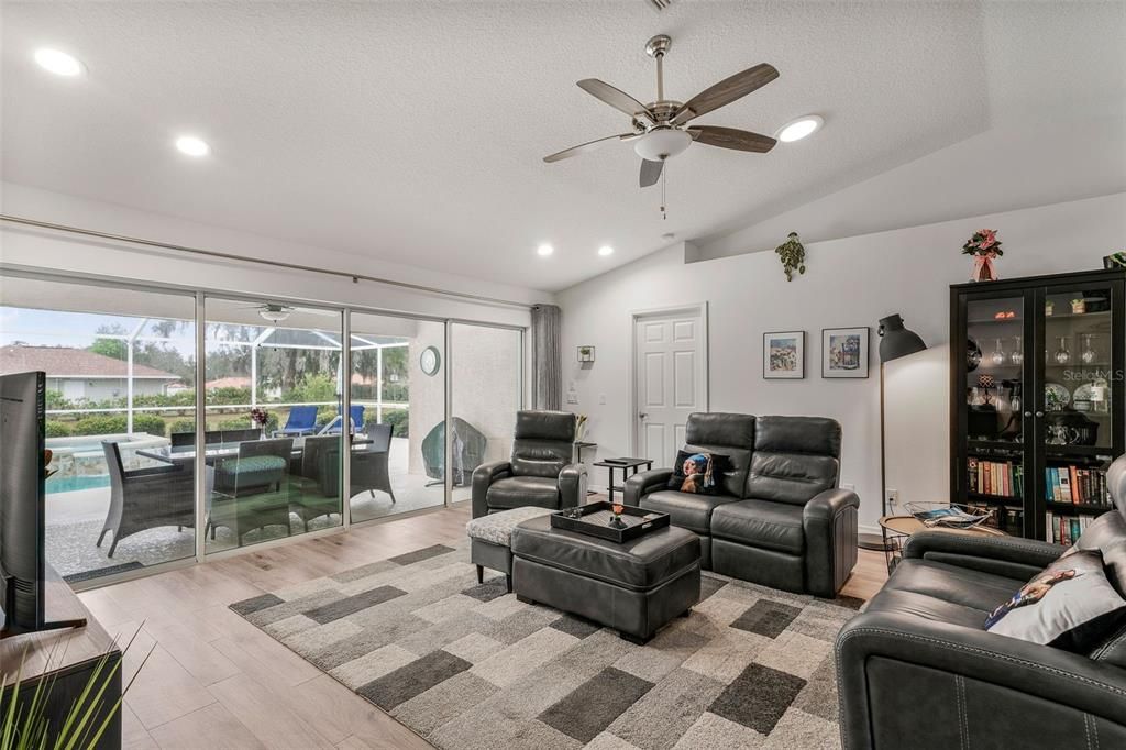 For Sale: $449,000 (4 beds, 2 baths, 1944 Square Feet)