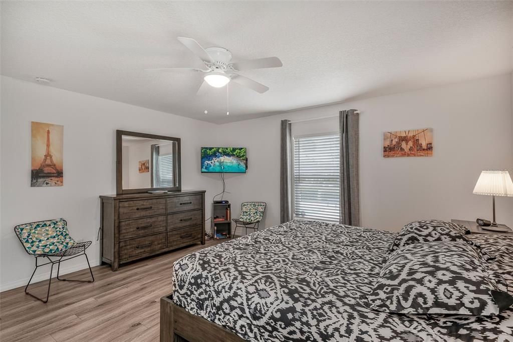 For Sale: $449,000 (4 beds, 2 baths, 1944 Square Feet)