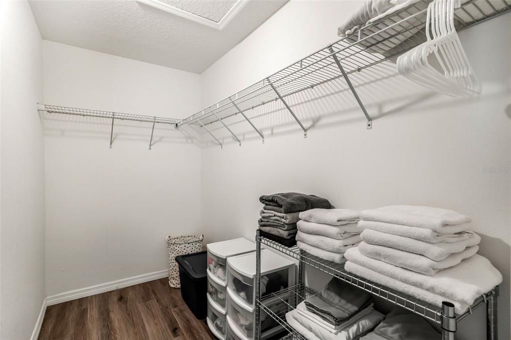 For Sale: $449,000 (4 beds, 2 baths, 1944 Square Feet)