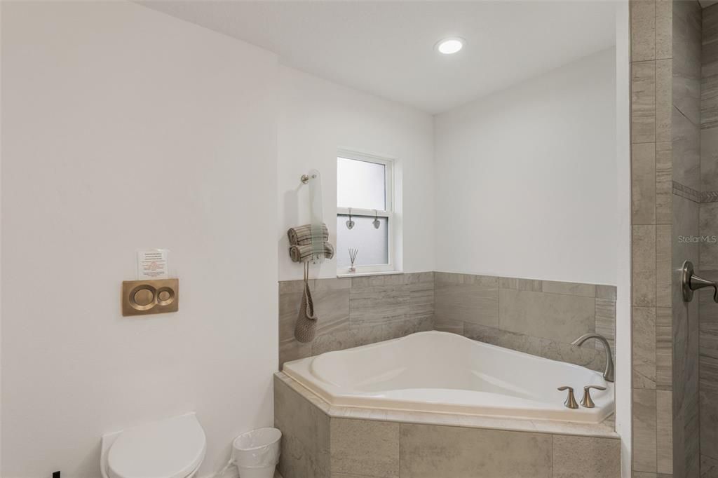 For Sale: $449,000 (4 beds, 2 baths, 1944 Square Feet)