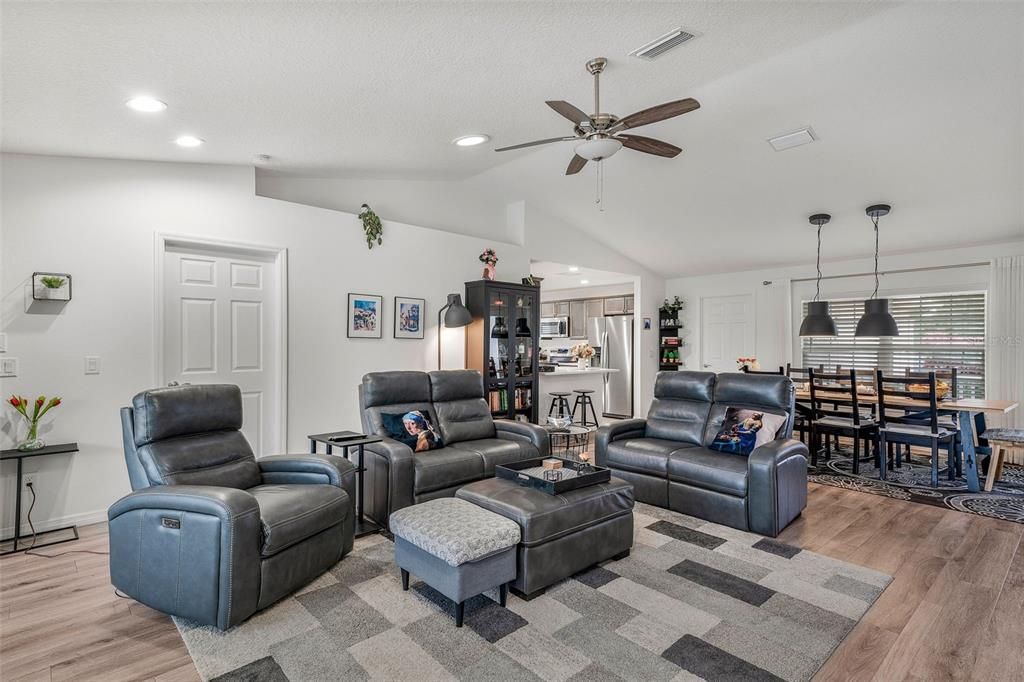 For Sale: $449,000 (4 beds, 2 baths, 1944 Square Feet)