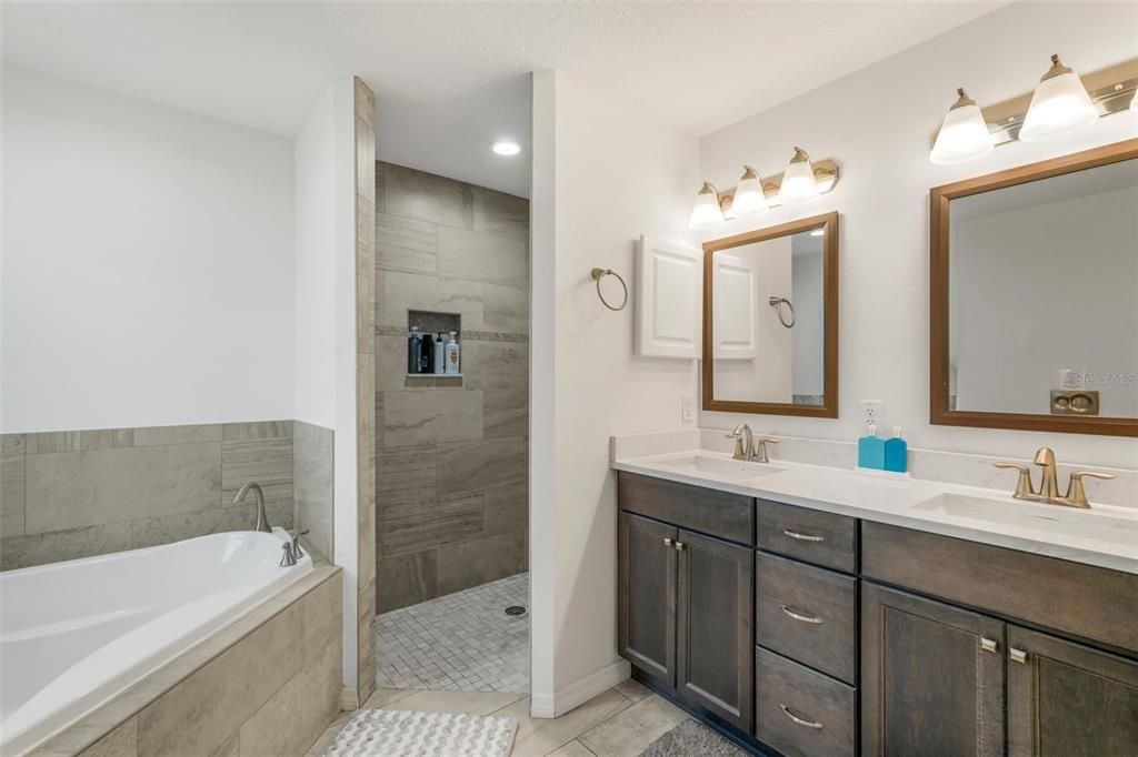 For Sale: $449,000 (4 beds, 2 baths, 1944 Square Feet)