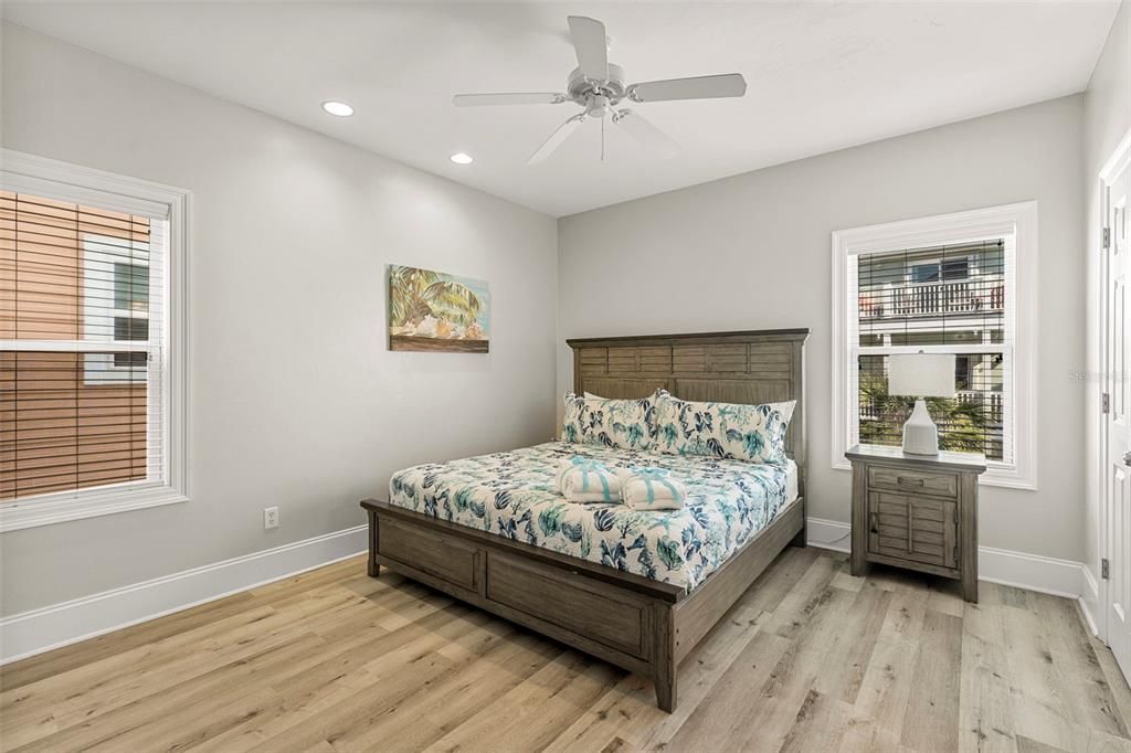 For Sale: $1,250,000 (3 beds, 3 baths, 2375 Square Feet)