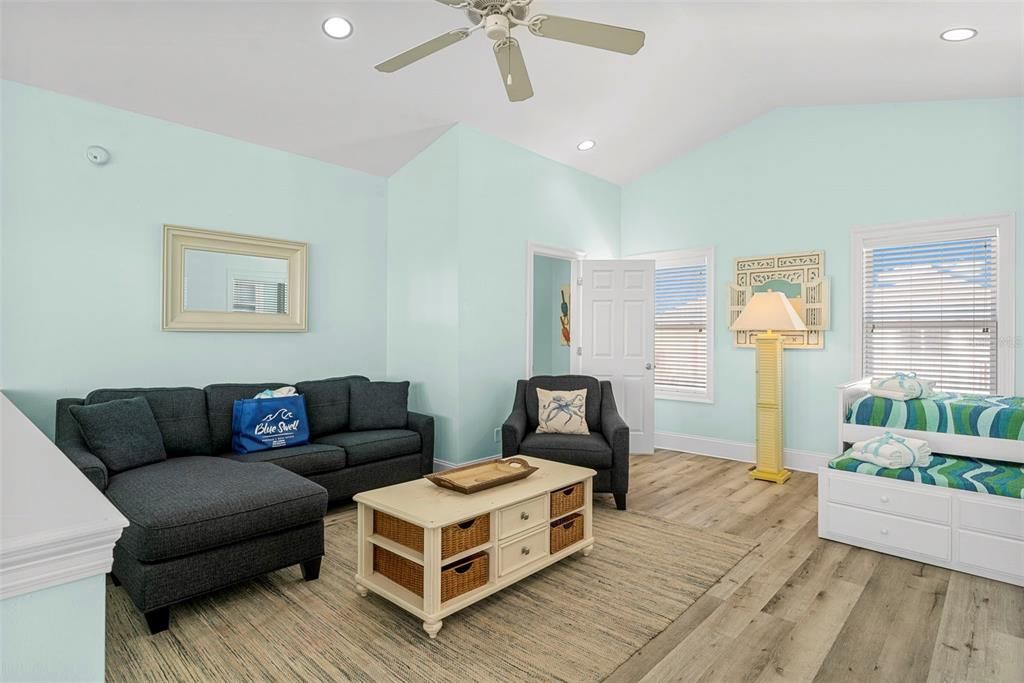 For Sale: $1,250,000 (3 beds, 3 baths, 2375 Square Feet)
