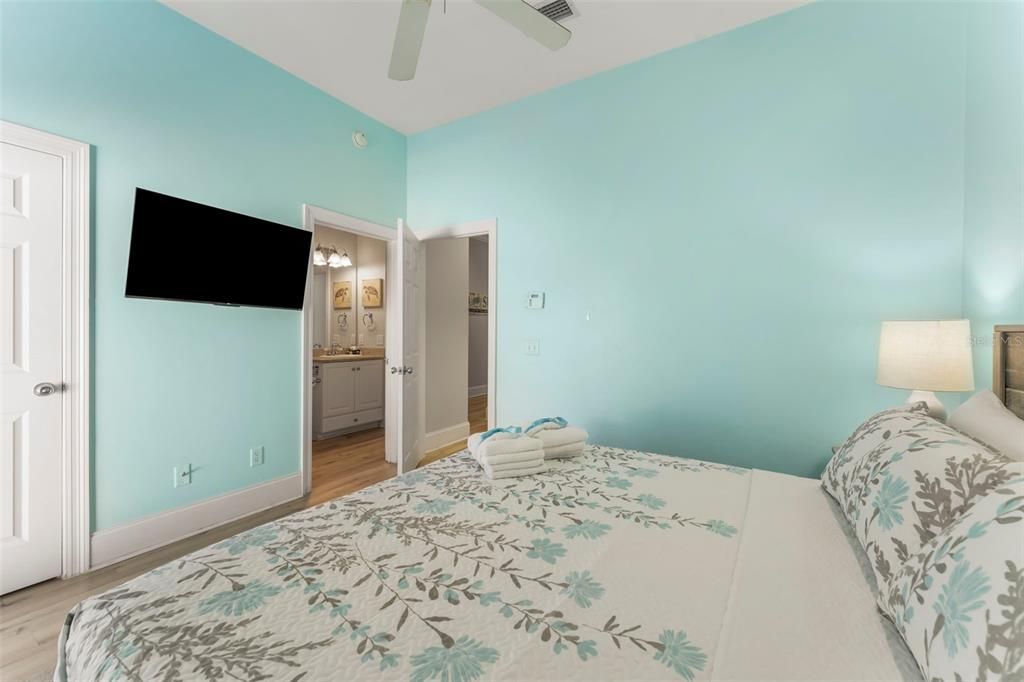 For Sale: $1,250,000 (3 beds, 3 baths, 2375 Square Feet)