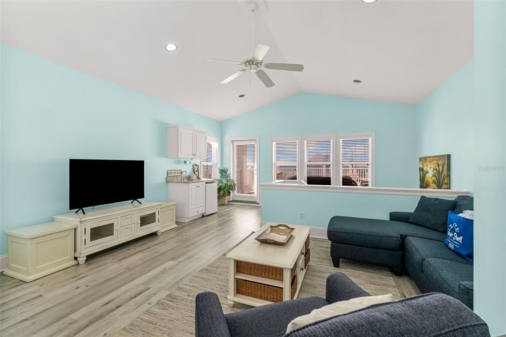 For Sale: $1,250,000 (3 beds, 3 baths, 2375 Square Feet)