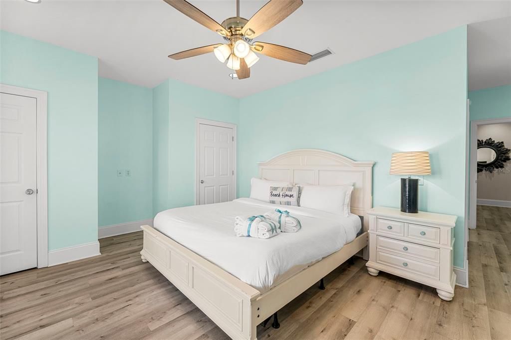 For Sale: $1,250,000 (3 beds, 3 baths, 2375 Square Feet)