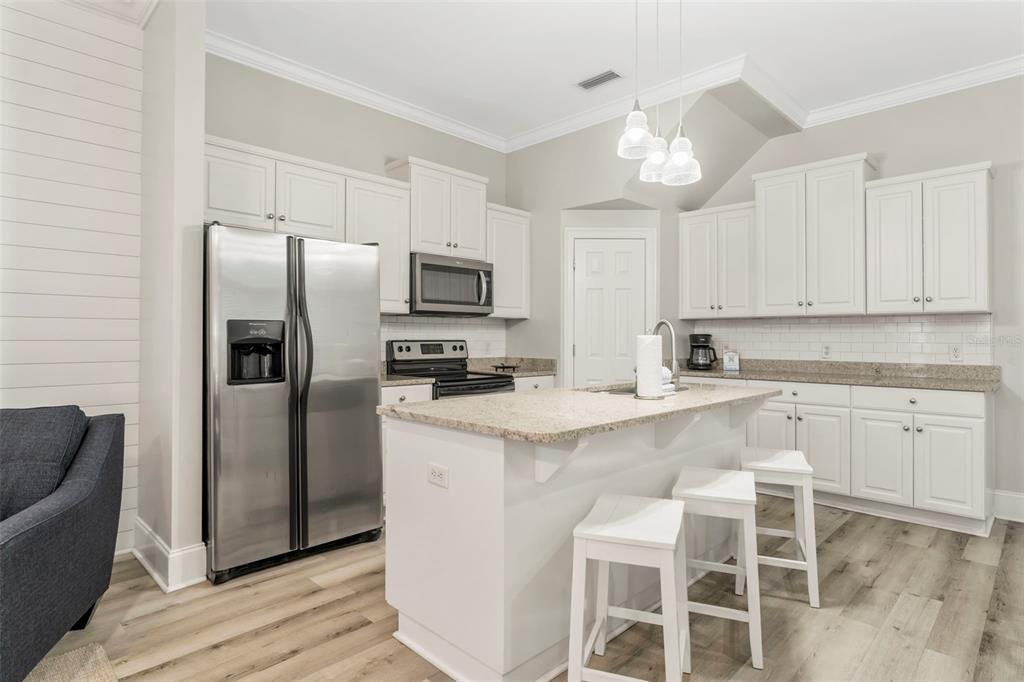 For Sale: $1,250,000 (3 beds, 3 baths, 2375 Square Feet)