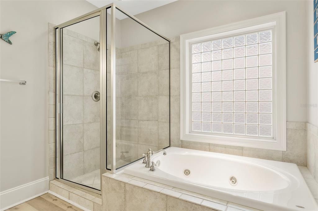 For Sale: $1,250,000 (3 beds, 3 baths, 2375 Square Feet)