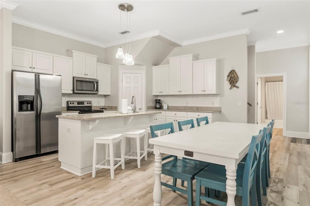 For Sale: $1,250,000 (3 beds, 3 baths, 2375 Square Feet)
