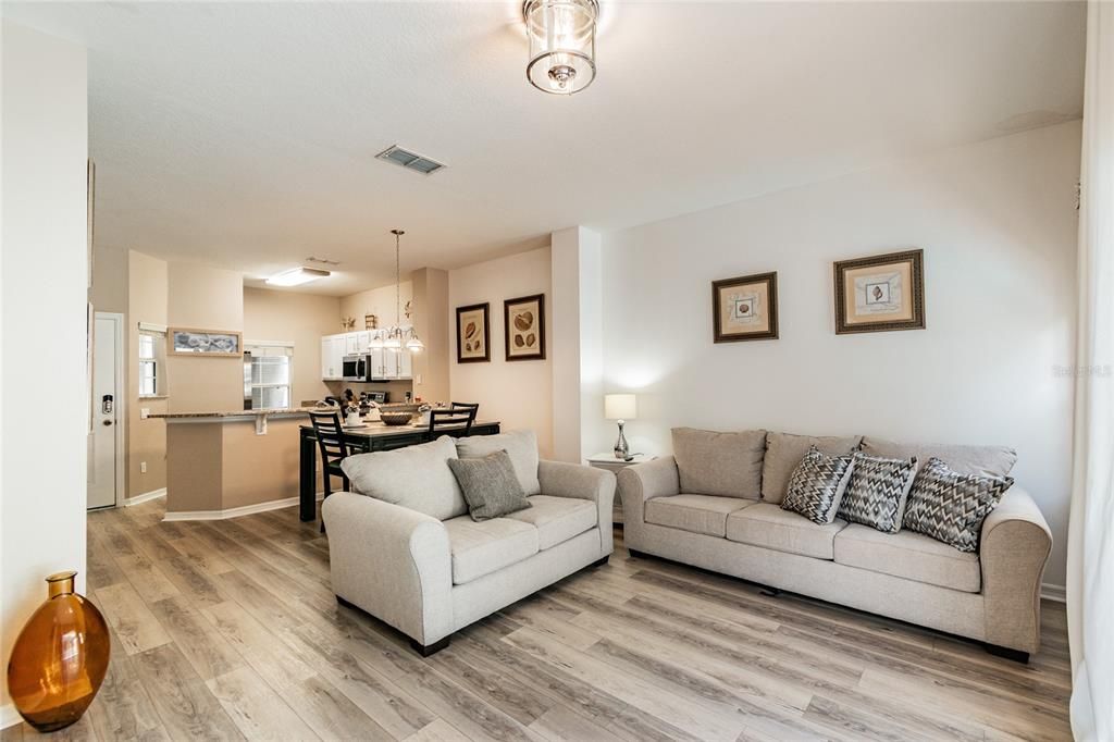 En Venta: $329,999 (3 camas, 2 baños, 1295 Pies cuadrados)