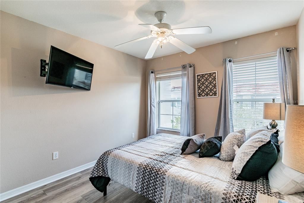 En Venta: $329,999 (3 camas, 2 baños, 1295 Pies cuadrados)