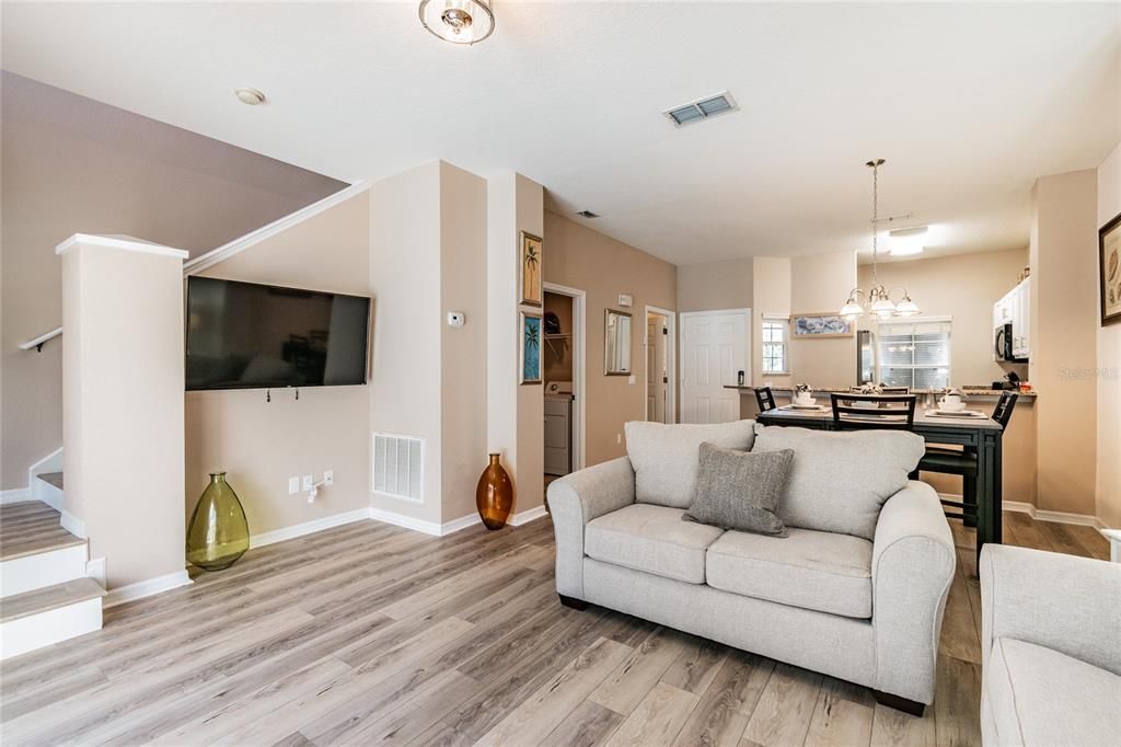 En Venta: $329,999 (3 camas, 2 baños, 1295 Pies cuadrados)