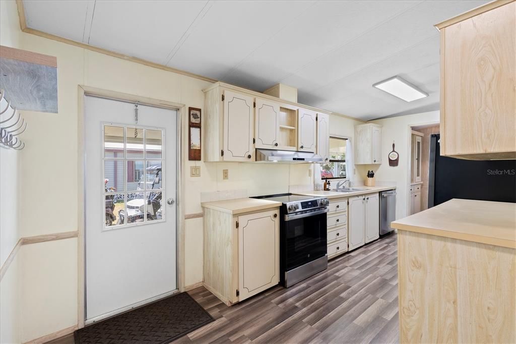 Active With Contract: $137,000 (2 beds, 2 baths, 1248 Square Feet)