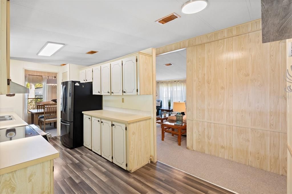 Active With Contract: $137,000 (2 beds, 2 baths, 1248 Square Feet)